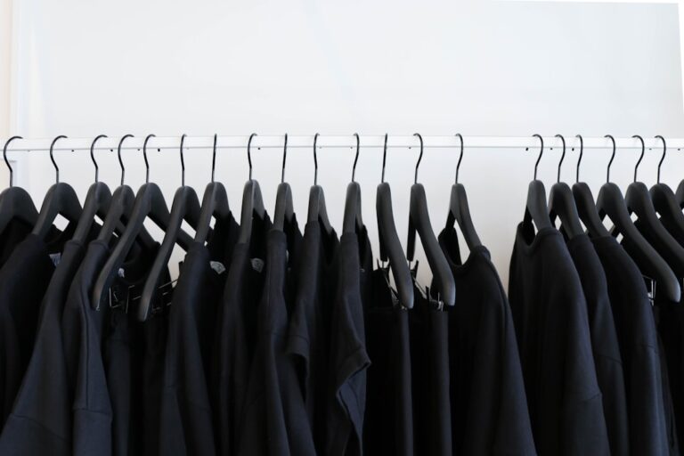 How to Style Your Outfits with Chic Essentials from Chicsavenues